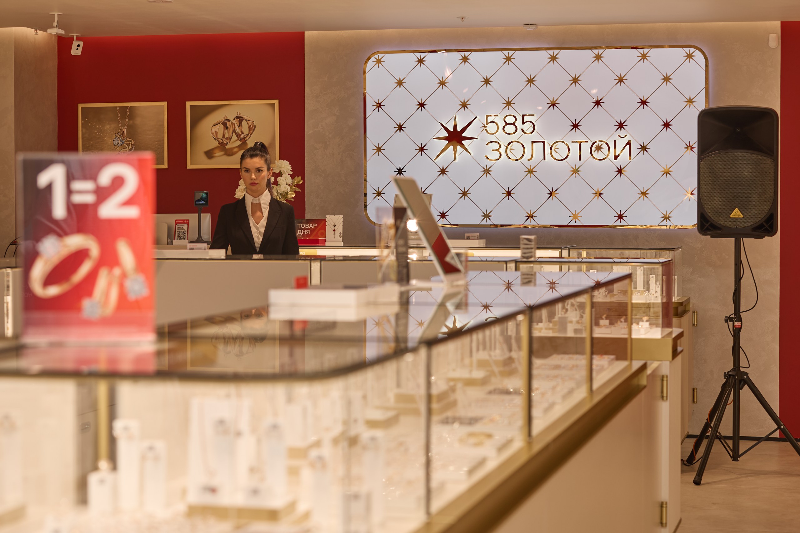 «585 Золотой» открыл самый большой ювелирный магазин бренда в Петербурге