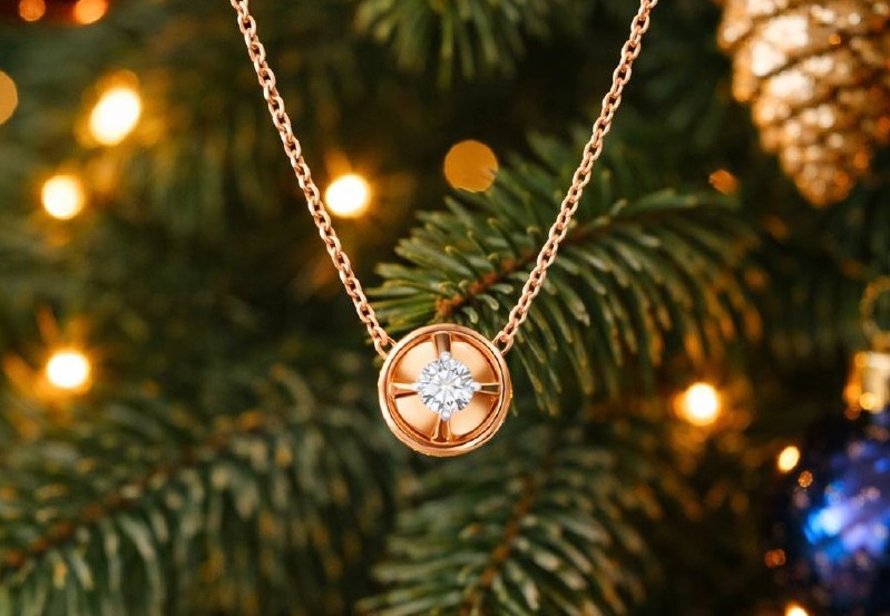 «585 Золотой» выпустил елочные игрушки для плательщиков повышенного НДФЛ и НДС