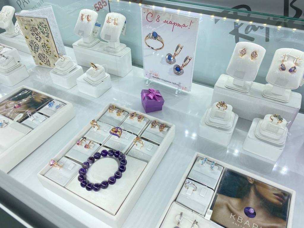 8 marta_ in shop.JPG